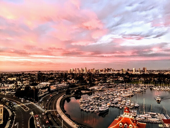 Wonderful skies - 1710 Avenida Del Mundo