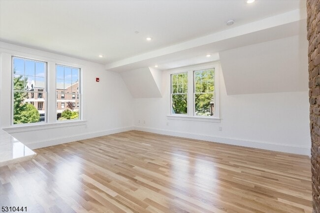 Building Photo - 63 Park St