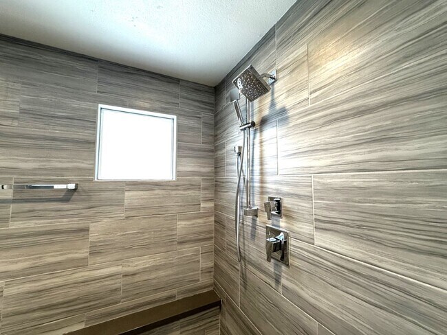 Building Photo - Civita/Apex – Luxury 3BR 3.5BA, Valley Vie...