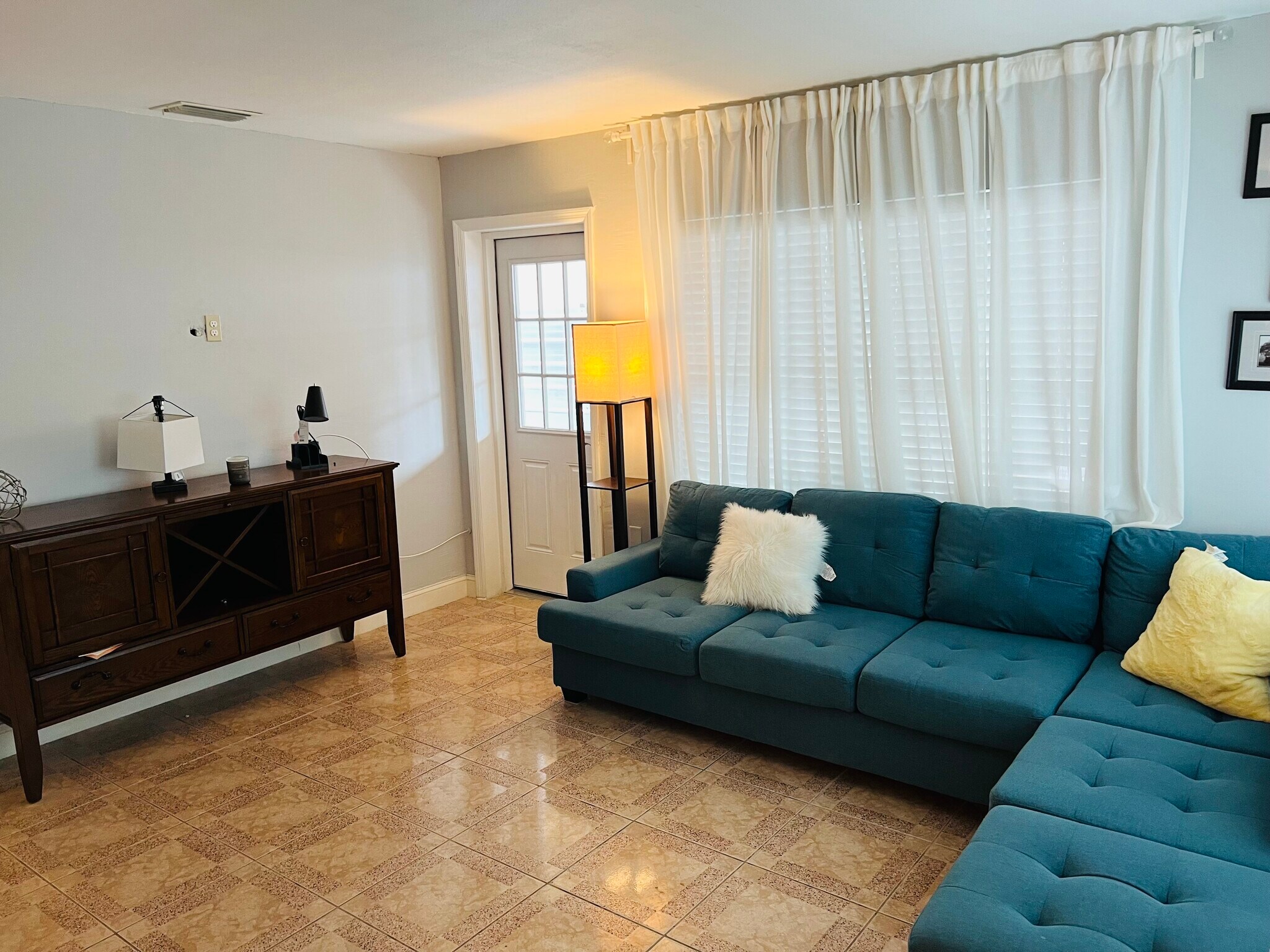 Building Photo - 2913 W Saint Conrad St