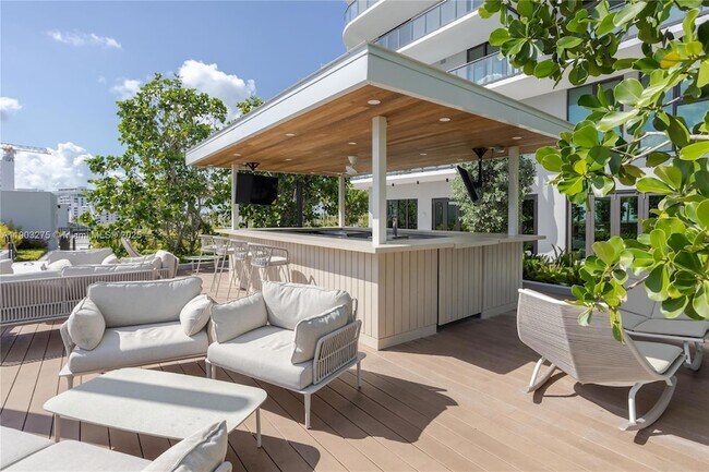 Building Photo - 580 72nd St