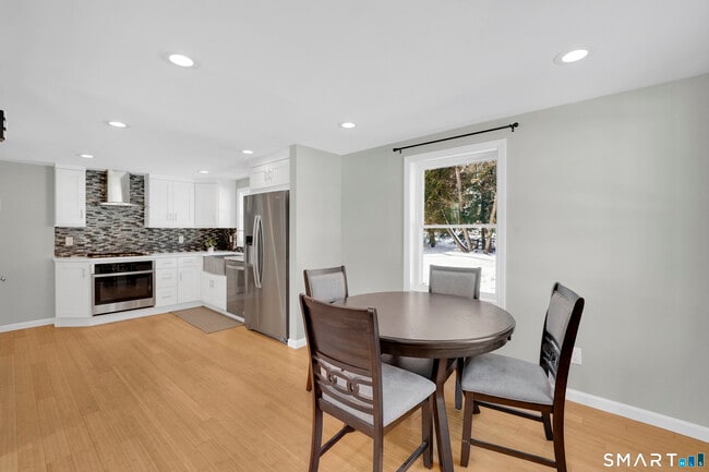 Building Photo - 10 Elm Ave