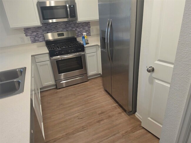 Building Photo - 7202 Clover Chase Dr