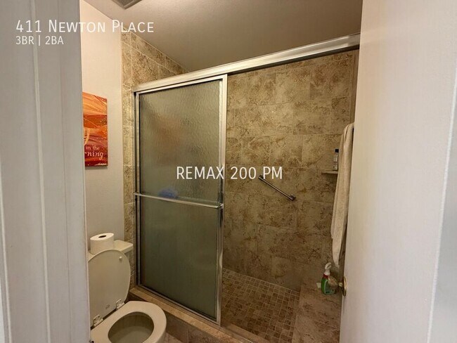 Building Photo - 411 Newton Pl