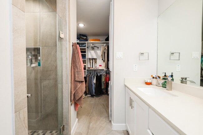 Building Photo - 1025 La Muralla St