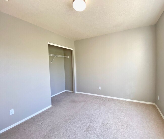 Building Photo - Neat and Tidy 3 BR, 2.5 BA Home Located Near Progress Ridge Townsquare - Coming soon!