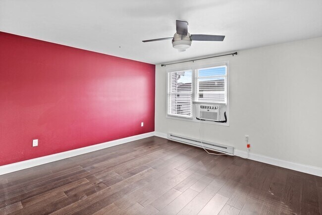 Building Photo - 37 Canal St