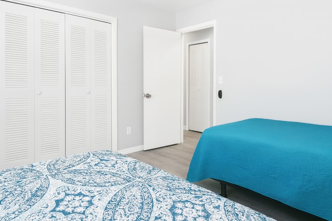 Building Photo - Beautiful Gulf Access Condo • Flexible Furnishing • 6 - 12 Month Rental