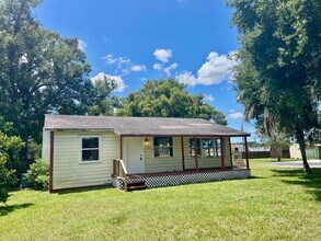 Building Photo - Awesome 2BR/1BA w/Open Floor Plan, Deck, L...