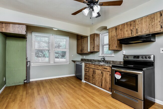 Building Photo - Cute 3-Bedroom Home