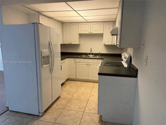 Building Photo - 11101 Royal Palm Blvd