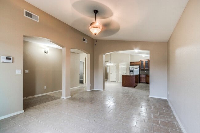 Building Photo - Immaculate Eastside 4-bedroom home in El P...