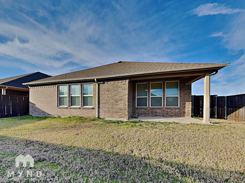 Building Photo - 4916 Meadow Falls Dr