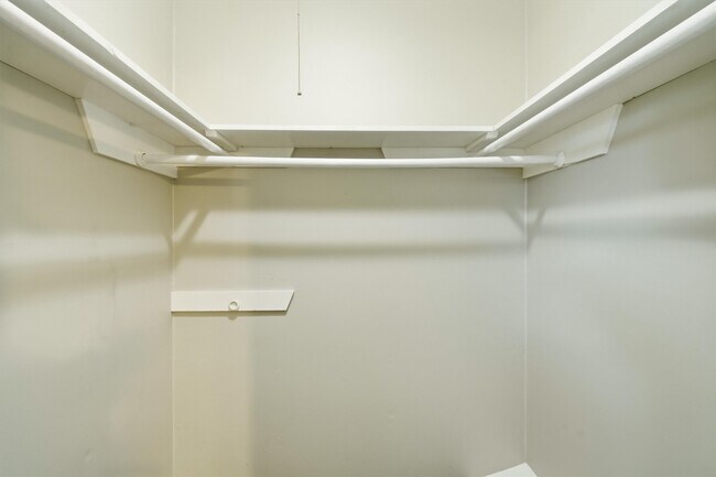 Building Photo - 2119 Williamsburg Ct S