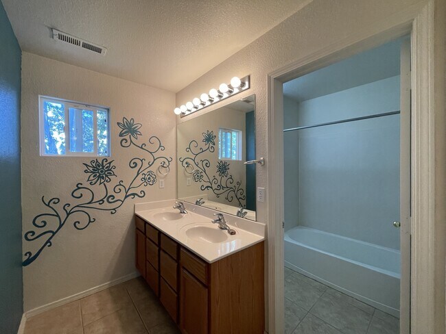 Building Photo - 3200 Ocate Meadows Ct NE
