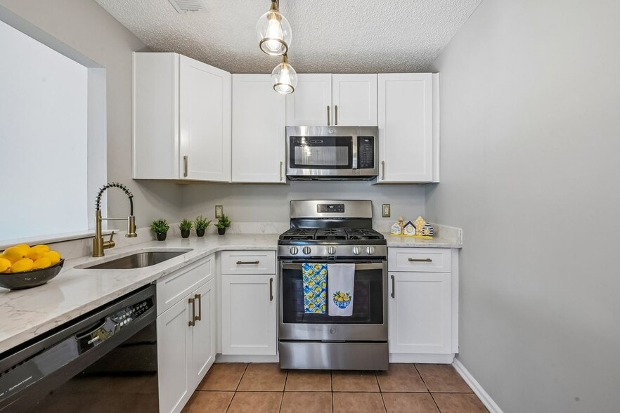 Building Photo - 3015 Lighthouse Ln