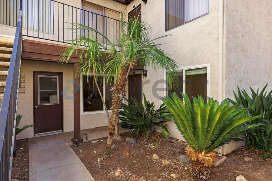 Building Photo - Unit B