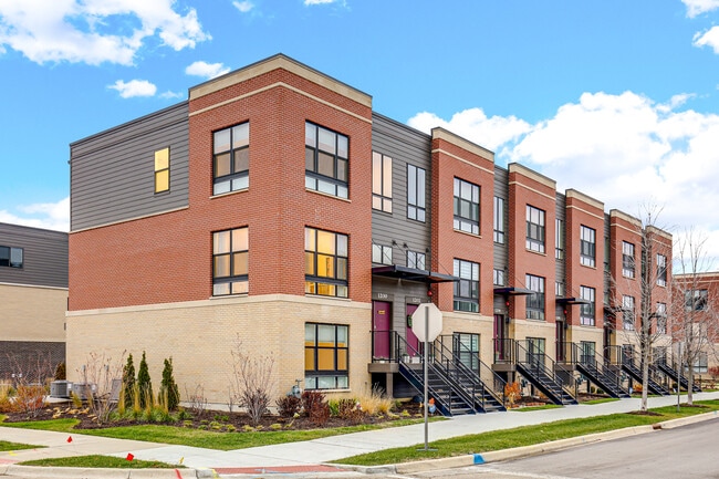 Building Photo - 1200 Lakepointe Dr