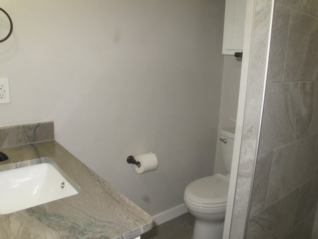Building Photo - 412 Lucille St