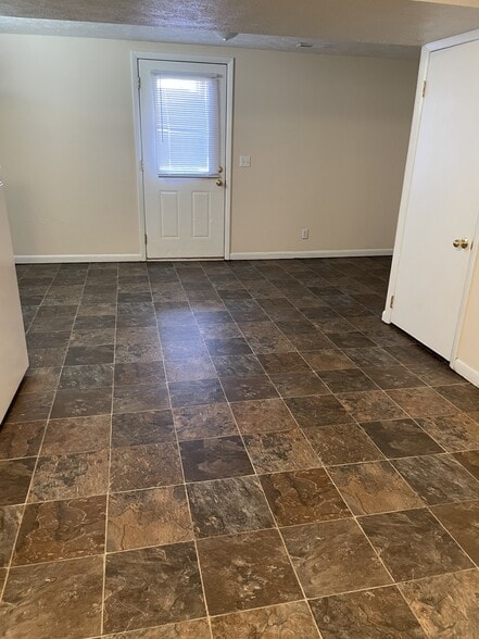 Livingroom - 310 Galvin Rd N