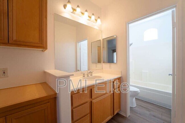 Building Photo - 28254 Canterbury Ct