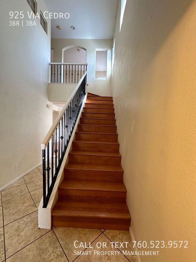 Building Photo - Beautiful Chula Vista 3bed+1 Loft, 2.5 bat...