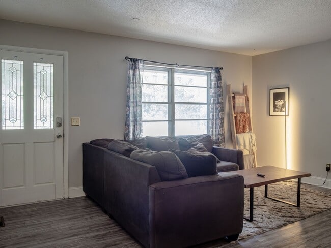 Building Photo - 411 College Blvd