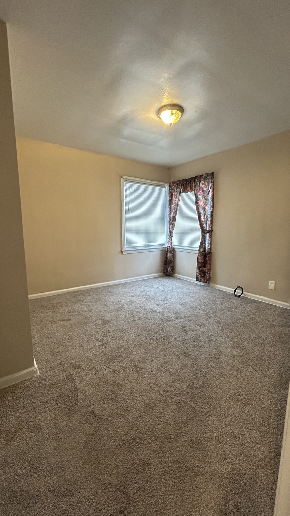 Main Level Bedroom - 18805 Maple Heights Blvd