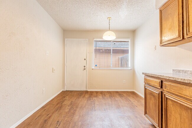 Building Photo - 323 W William Cannon Dr