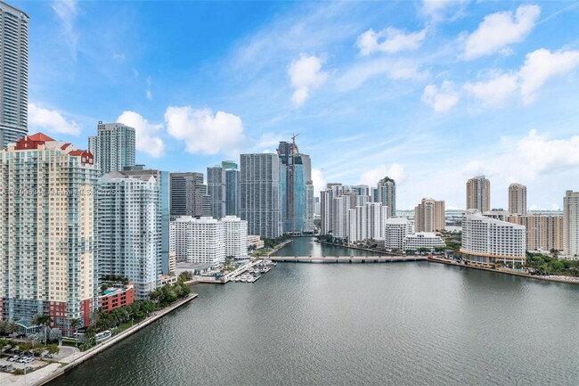 Building Photo - 1155 Brickell Bay Dr