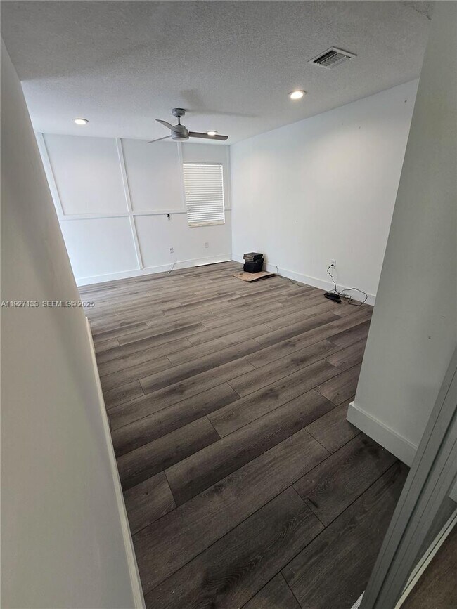 Building Photo - 1145 Doveplum St