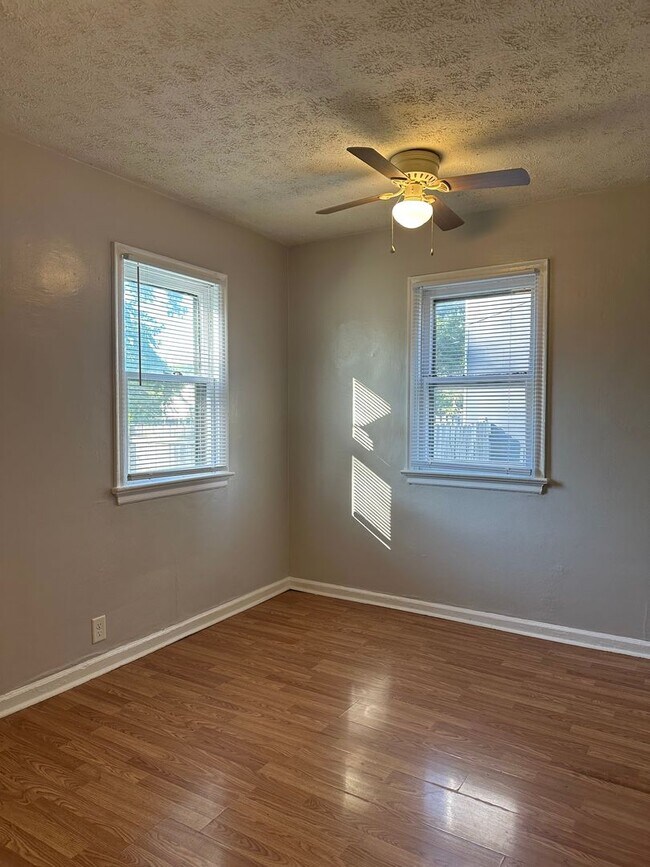 Building Photo - 741 E Mithoff St