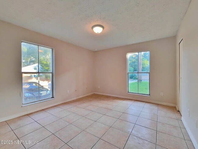 Building Photo - 7201 Arlington Expy