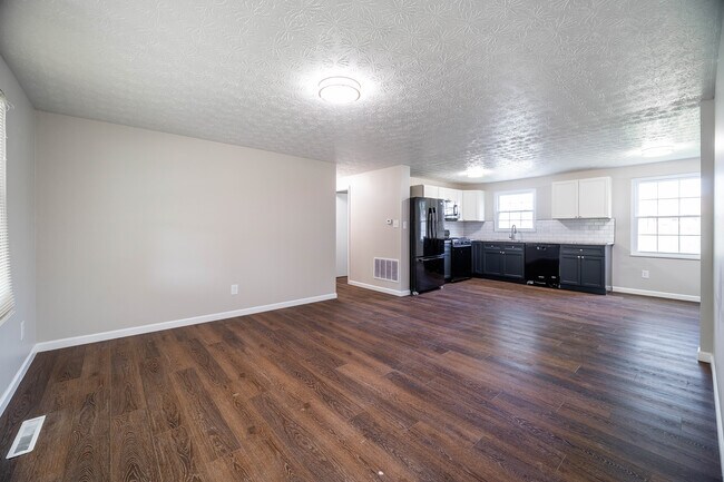 Building Photo - 5272 Quincy Dr