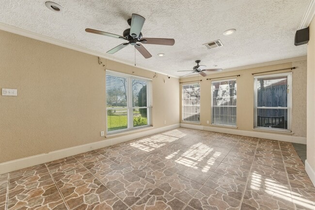 Building Photo - 5211 Court Rd