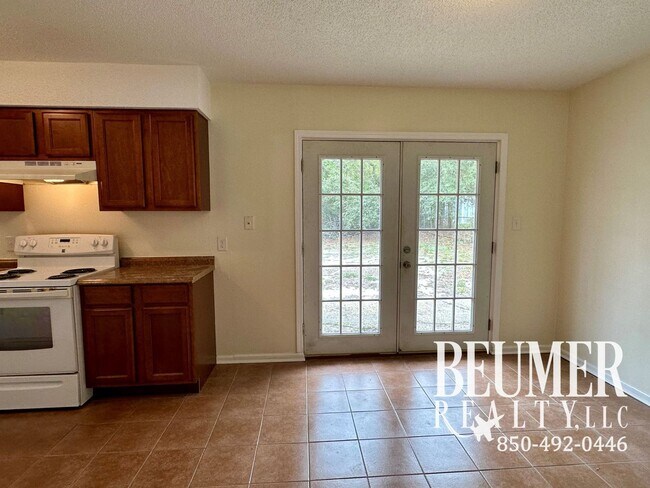 Building Photo - Coastal Living in Charming Innerarity Point