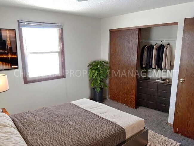 Building Photo - 2 BD - WHEN LOCATION, COMMUNITY AND PRICE MATTER...THIS IS THE PLACE FOR YOU!