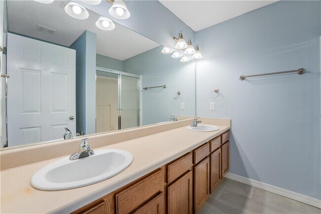 Building Photo - 3509 SW Carriageway Ave