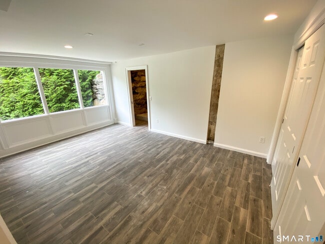 Building Photo - 165 Drum Hill Rd