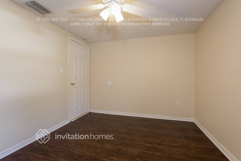 Building Photo - 11811 Roselawn Ave