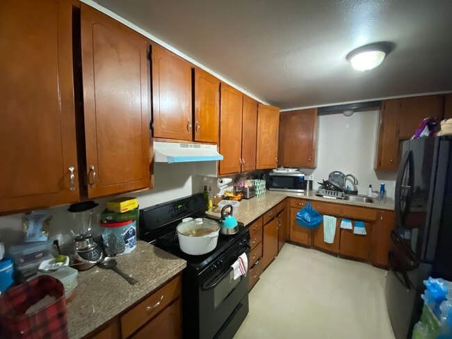 Building Photo - Explore this property in Delano - Flexible...