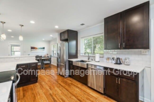 Building Photo - 217 Buckingham Dr