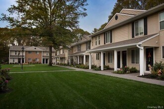 Building Photo - 10 Country Club Dr