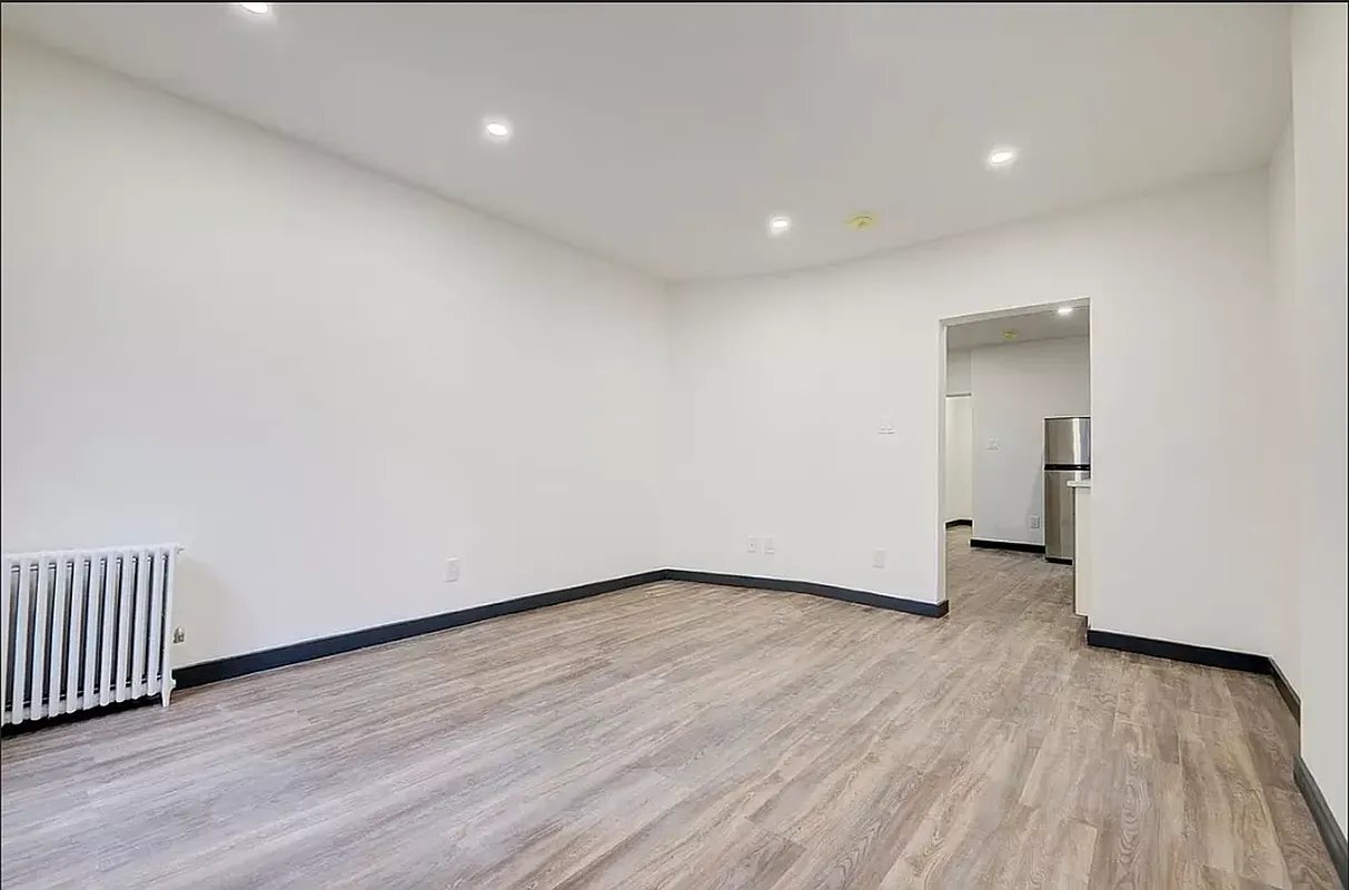 Building Photo - 439 W 46th St