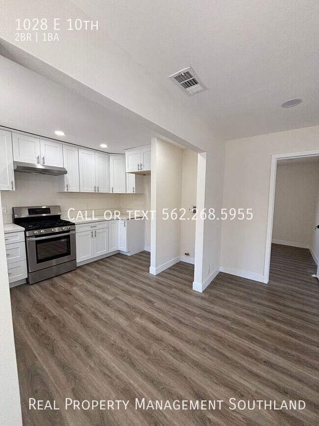 Building Photo - 1028 E 10th-