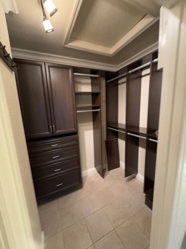 Building Photo - Immaculate home with pool & hardwood floors!