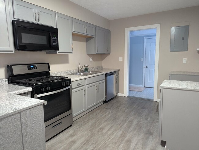 Building Photo - 4860 Forest Rd