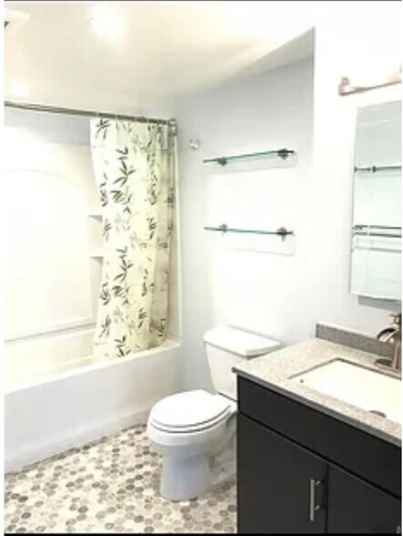 Building Photo - 70 Paloma Ave