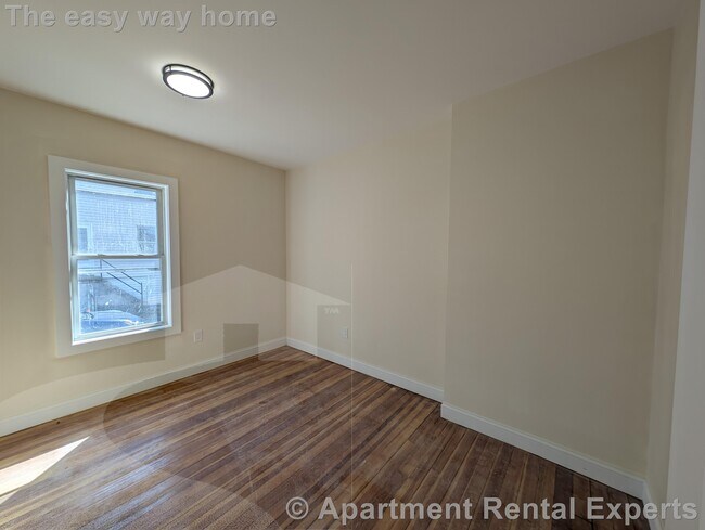 Building Photo - 5-7 Lowell Cir Unit #1