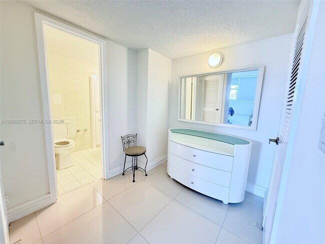 Building Photo - 3140 S Ocean Dr